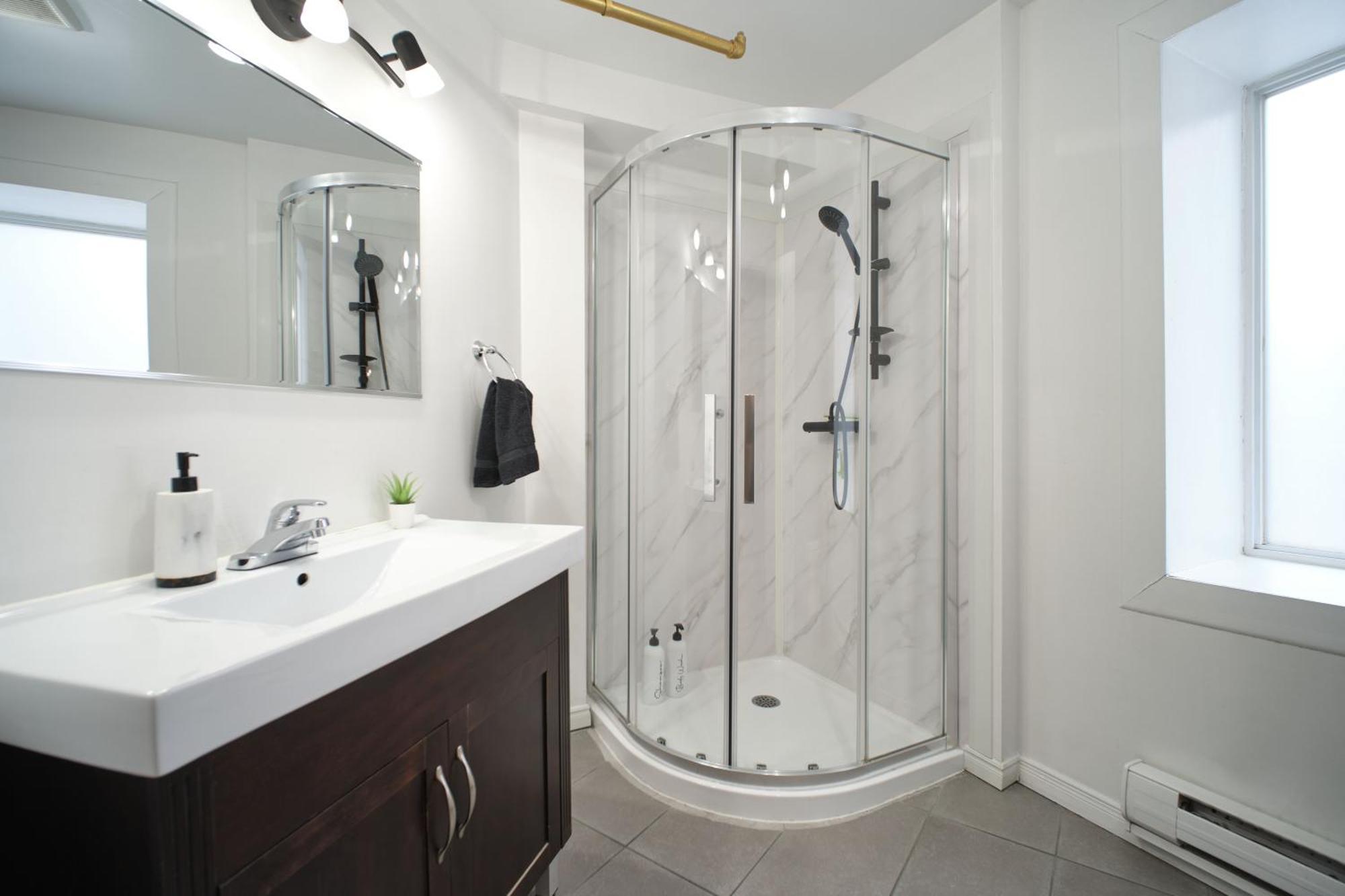 Lion'S Den // Spacious 1500 Sqft Квебек Экстерьер фото